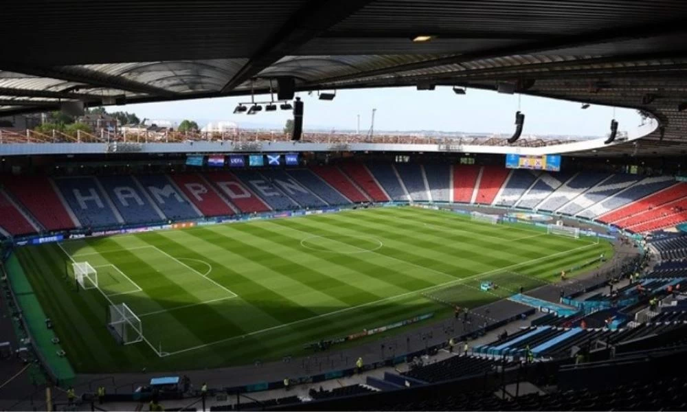 Δανία: 13 οπαδοί θετικοί στη μετάλλαξη «Δέλτα» του κορονοϊού